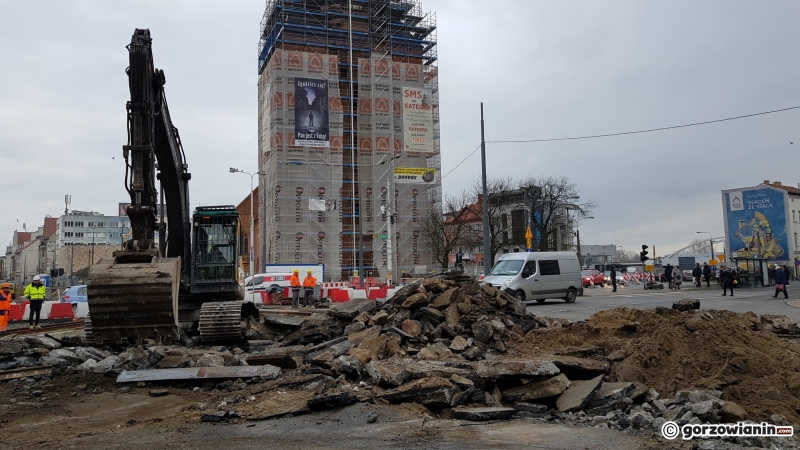 6/15 Prace na skrzyżowaniu Sikorskiego-Chrobrego