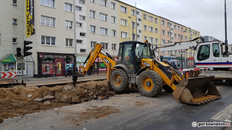 7/15 Prace na skrzyżowaniu Sikorskiego-Chrobrego