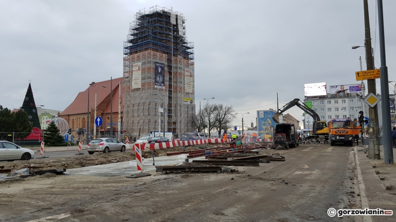 8/15 Prace na skrzyżowaniu Sikorskiego-Chrobrego