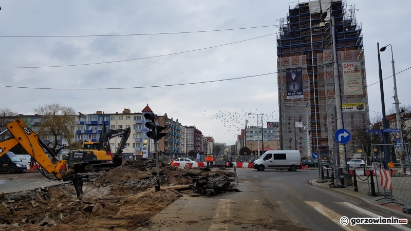 10/15 Prace na skrzyżowaniu Sikorskiego-Chrobrego