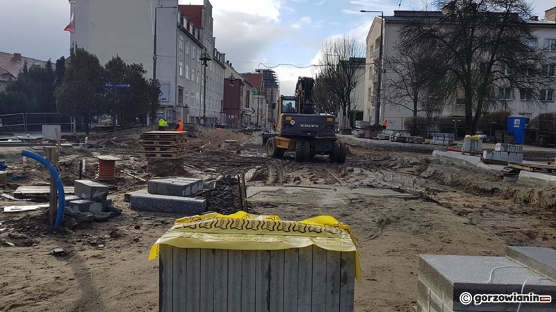 4/7 Prace na Sikorskiego przy Urzędzie Miasta