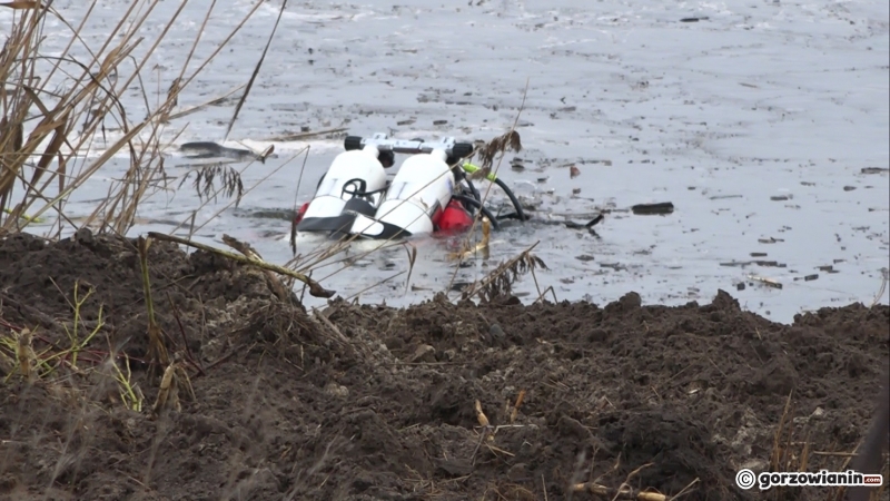 3/6 Koparka pod wodą. Akcja służb
