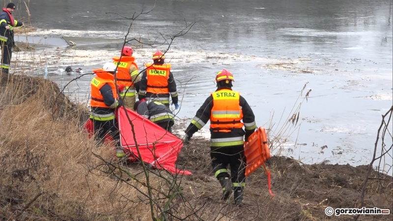 5/6 Koparka pod wodą. Akcja służb