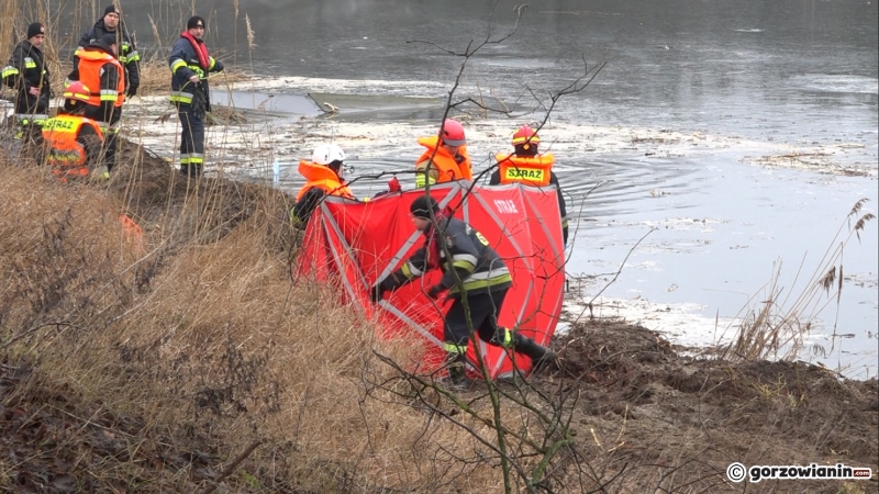 6/6 Koparka pod wodą. Akcja służb