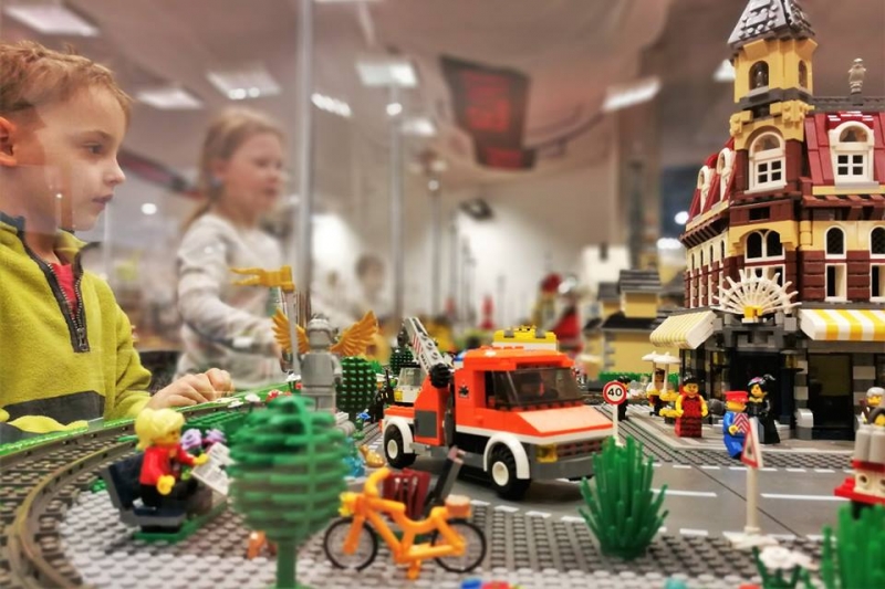 6/17 Wystawa budowli z klocków lego