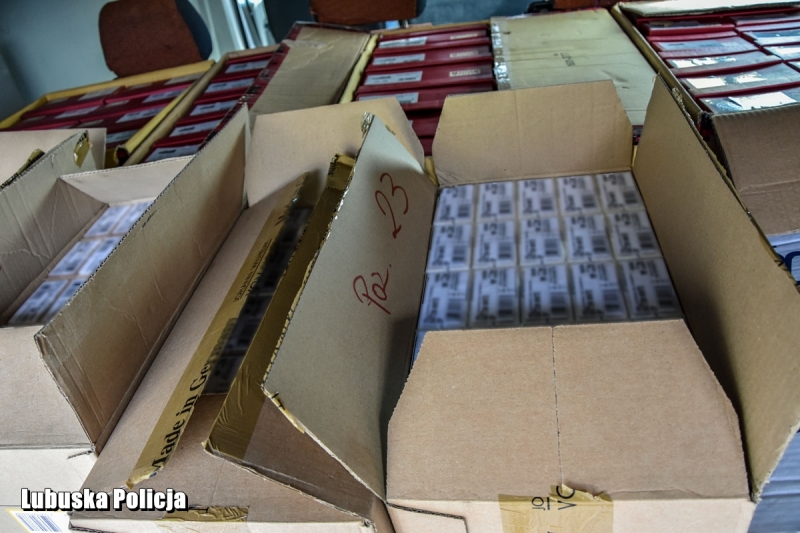 8/9 Policjanci zlikwidowali dziuplę samochodową.