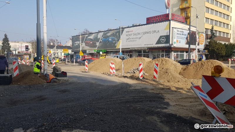 17/19 Prace na skrzyżowaniu Sikorskiego - Chrobrego