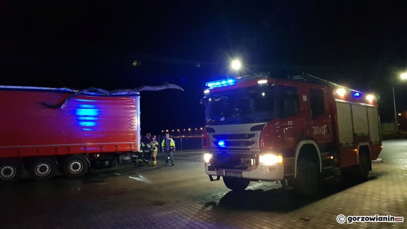 6/7 Konar drzewa spadł na ciężarówkę