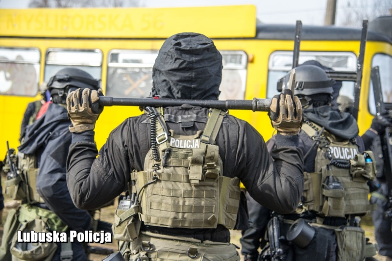 3/16 Akcja antyterrorystów w MZK