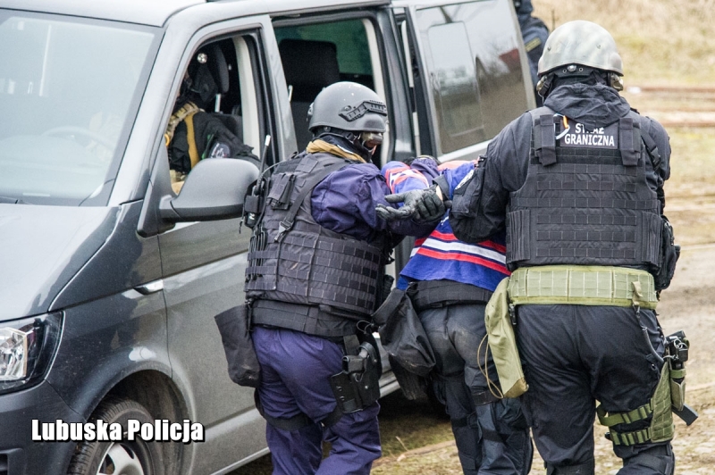 5/16 Akcja antyterrorystów w MZK