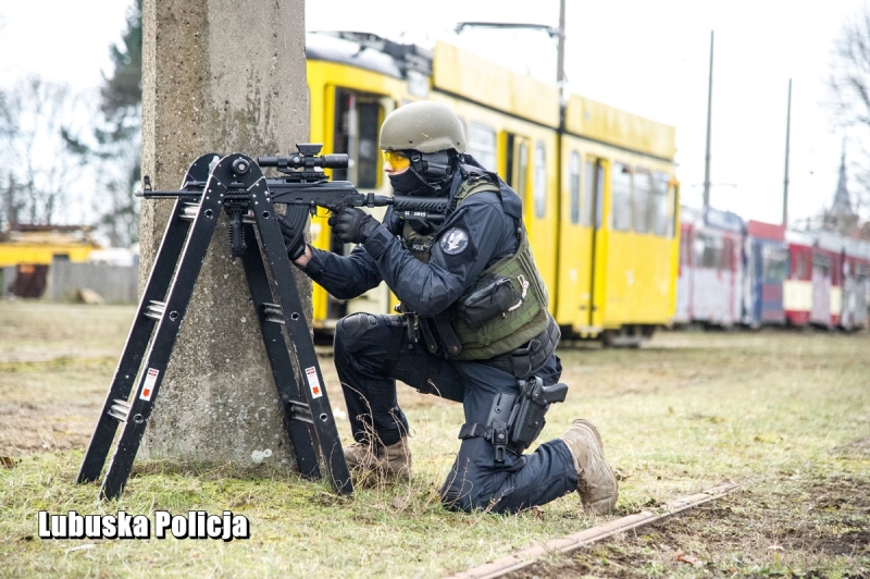 6/16 Akcja antyterrorystów w MZK