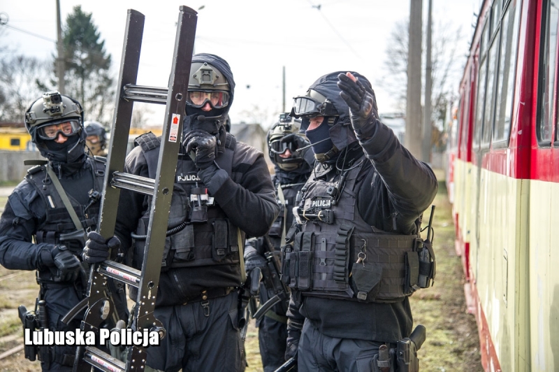 12/16 Akcja antyterrorystów w MZK