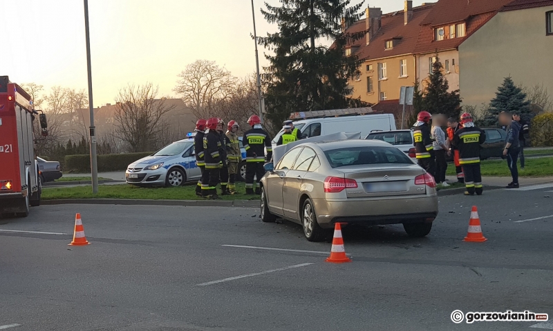 1/5 Kolejne zderzenie na rondzie Wyszyńkiego