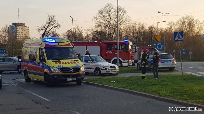 3/5 Kolejne zderzenie na rondzie Wyszyńkiego