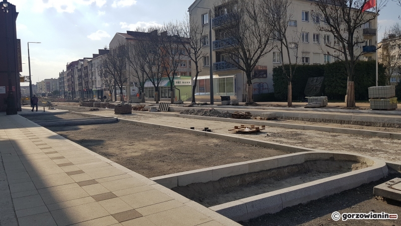 5/16 Prace przy wylewaniu asfaltu na Sikorskiego