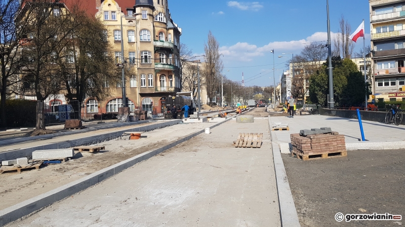 9/16 Prace przy wylewaniu asfaltu na Sikorskiego