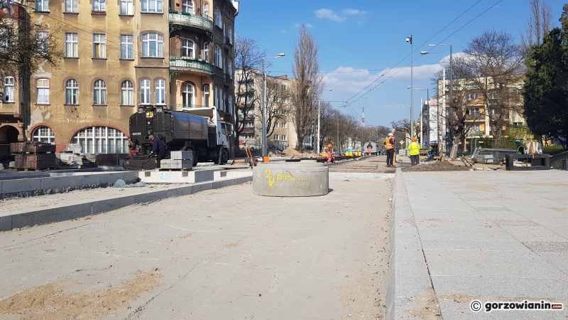 10/16 Prace przy wylewaniu asfaltu na Sikorskiego