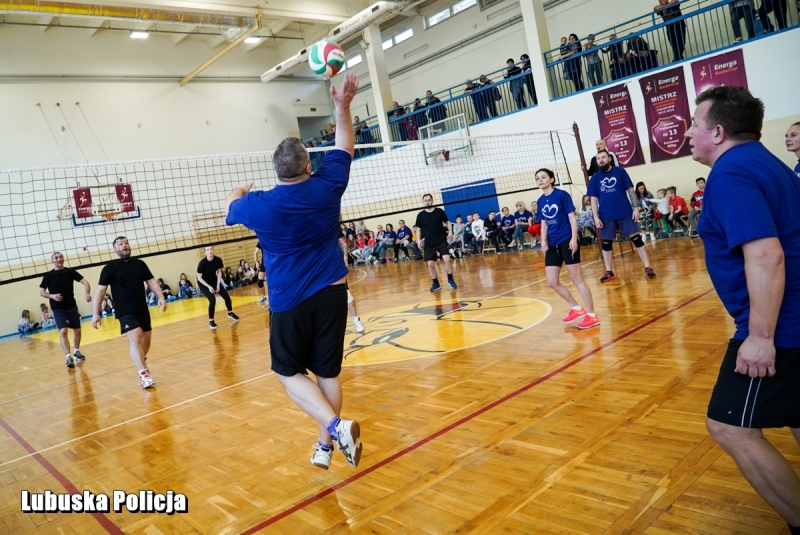 16/16 Charytatywnie dla Kuby i Oktawiana