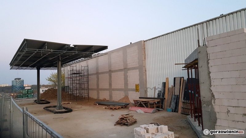 5/8  Budowa stacji paliw przy Fredry