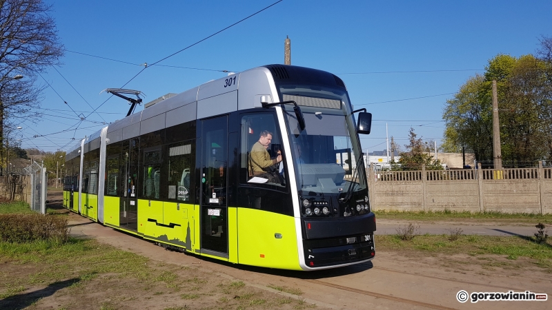 8/14 Nowy Twist wyjechał na tory