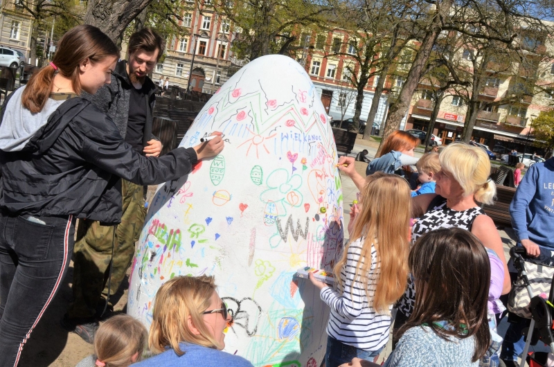 4/14 Gorzowianie ozdobili pisanki na Kwadracie