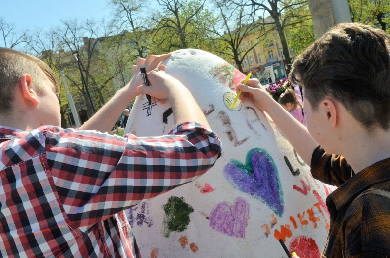 8/14 Gorzowianie ozdobili pisanki na Kwadracie