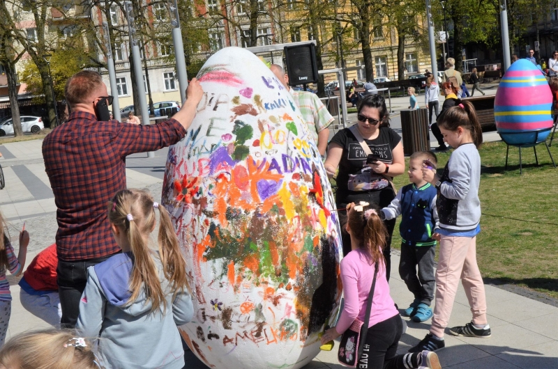 13/14 Gorzowianie ozdobili pisanki na Kwadracie