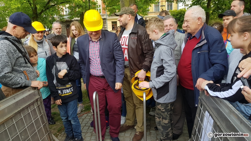 7/18 Otwarcie szczeliny przeciwlotniczej na Kwadracie