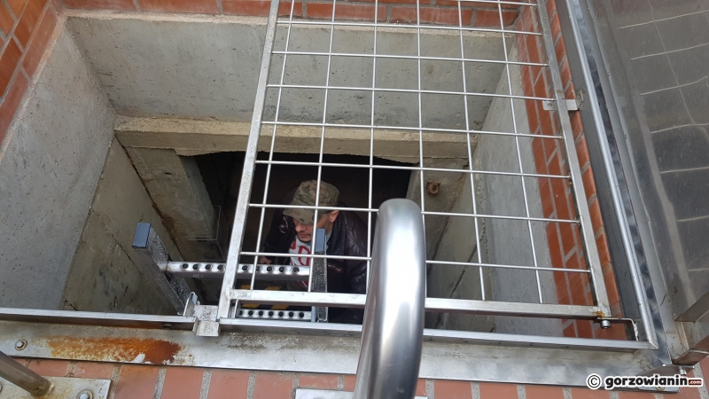 13/18 Otwarcie szczeliny przeciwlotniczej na Kwadracie