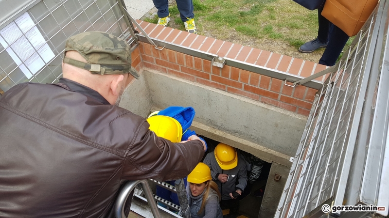 15/18 Otwarcie szczeliny przeciwlotniczej na Kwadracie