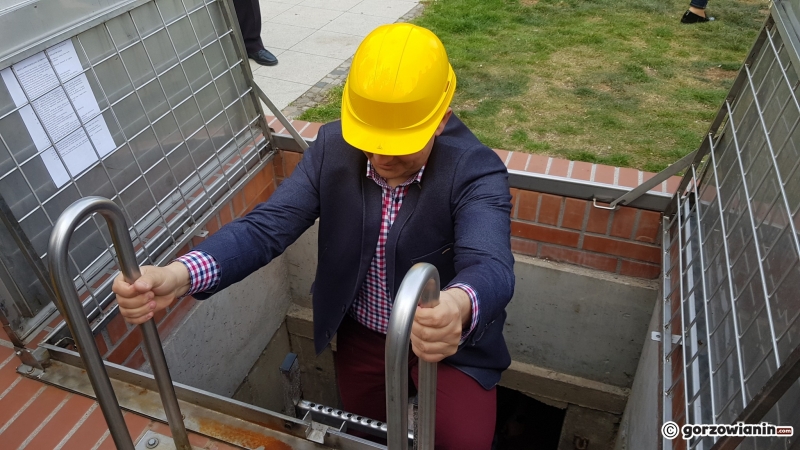 17/18 Otwarcie szczeliny przeciwlotniczej na Kwadracie