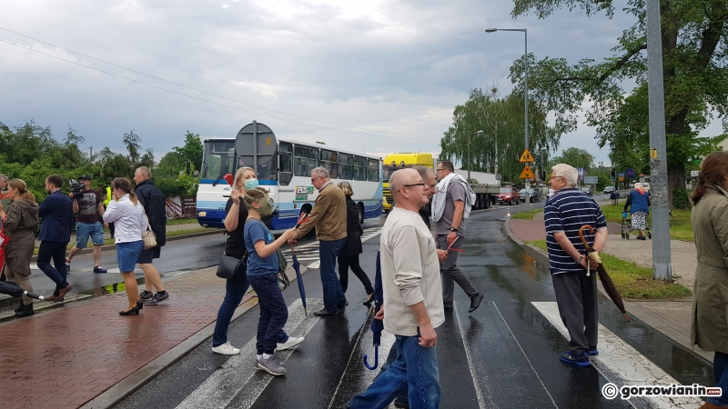 5/14 Na znak protestu zablokowali rondo