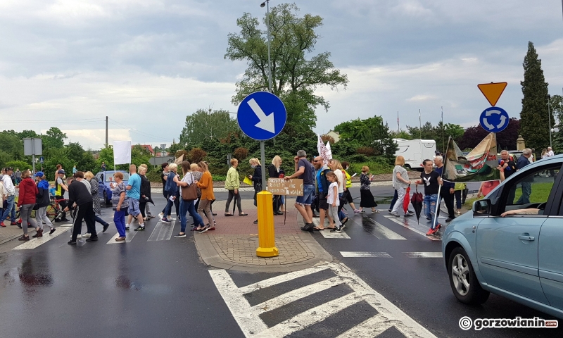 8/14 Na znak protestu zablokowali rondo