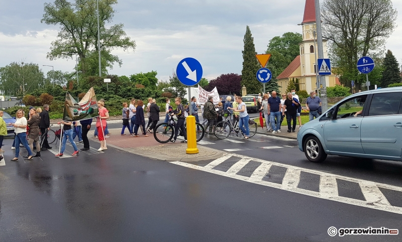 13/14 Na znak protestu zablokowali rondo