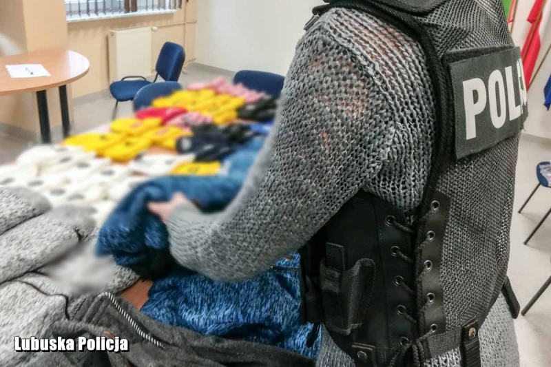 7/8 Sprzedawał podróbki na giełdzie