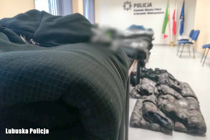 8/8 Sprzedawał podróbki na giełdzie