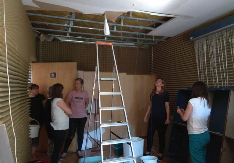 7/7 Zalane sale i korytarze w ośrodku edukacyjnym