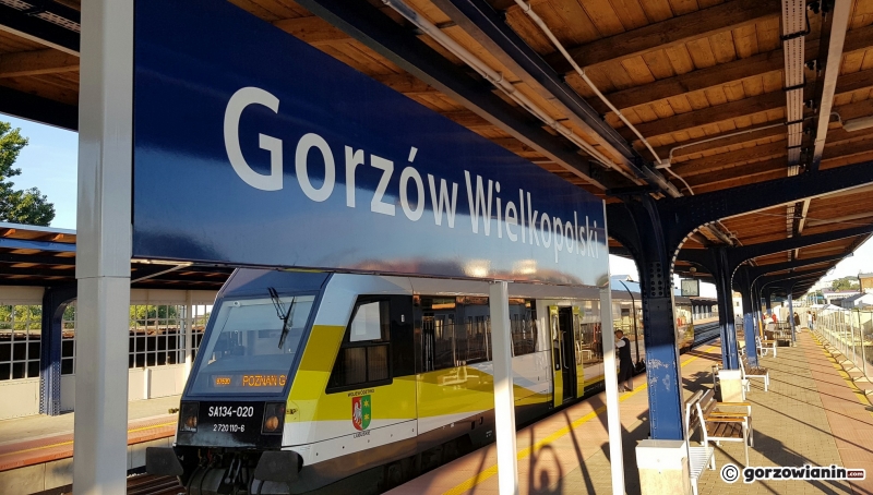 3/5 Pierwsze pociągi przejechały po estakadzie