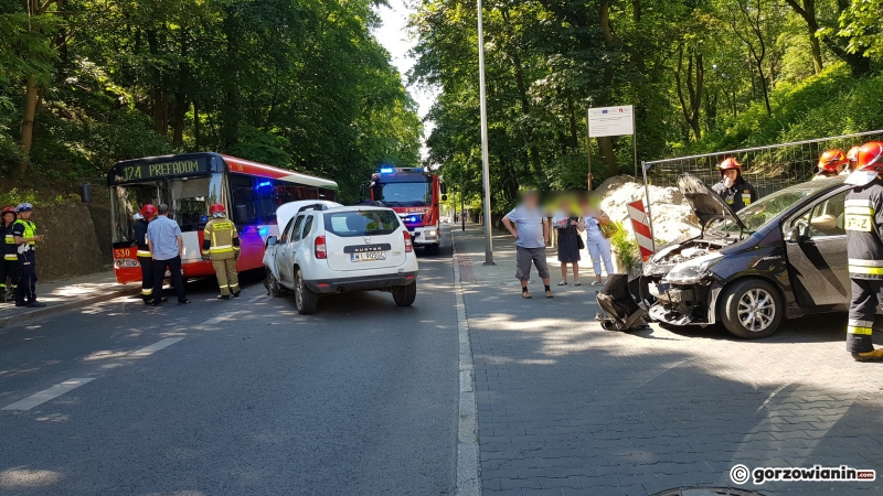 3/14 Wypadek autobusu MZK i dwóch aut