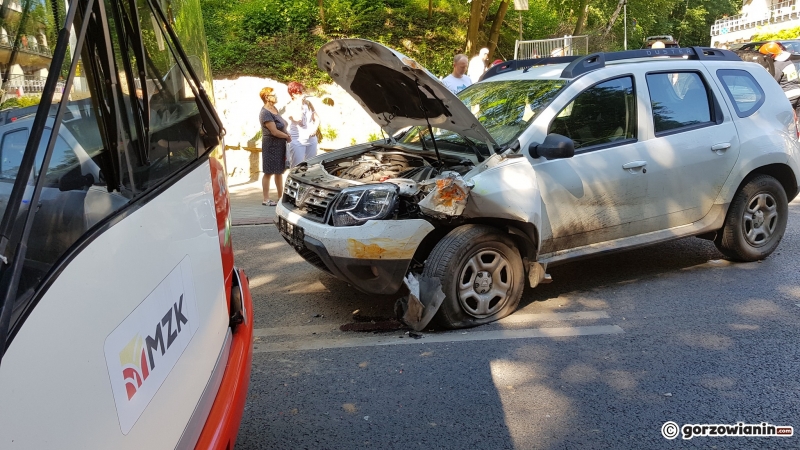 11/14 Wypadek autobusu MZK i dwóch aut