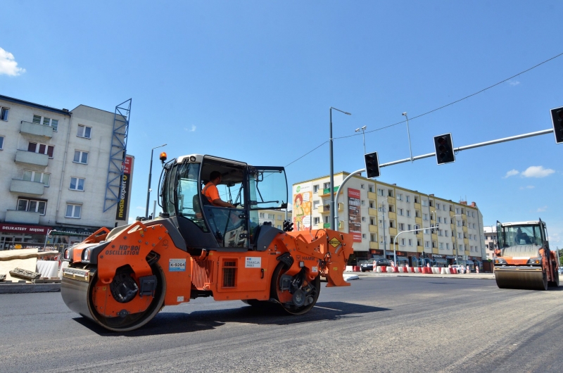 3/8 Asfalt na skrzyżowaniu Chrobrego-Sikorskiego