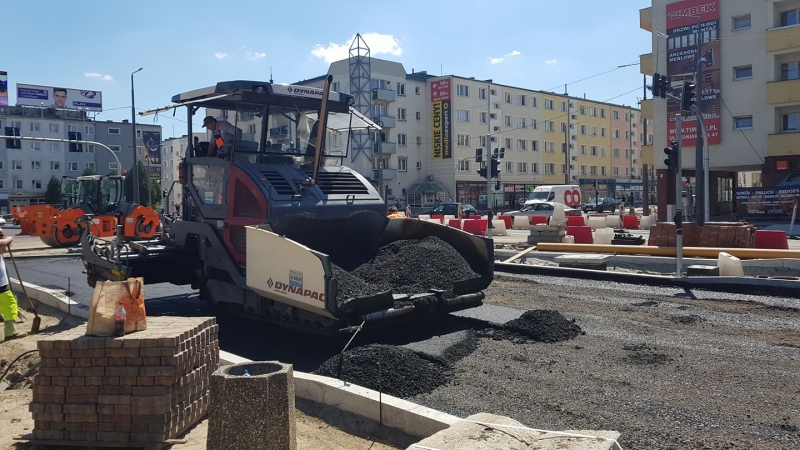 6/8 Asfalt na skrzyżowaniu Chrobrego-Sikorskiego