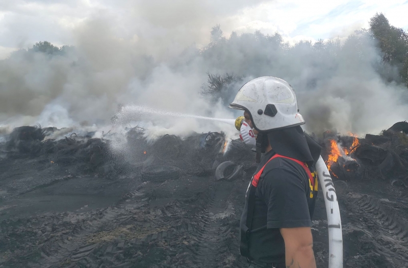 8/11 Dogaszanie pożaru składowiska opon