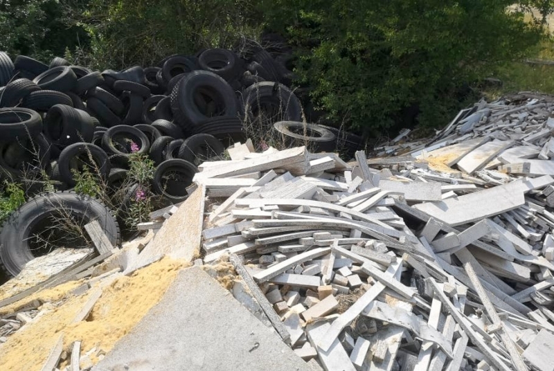 9/11 Dogaszanie pożaru składowiska opon