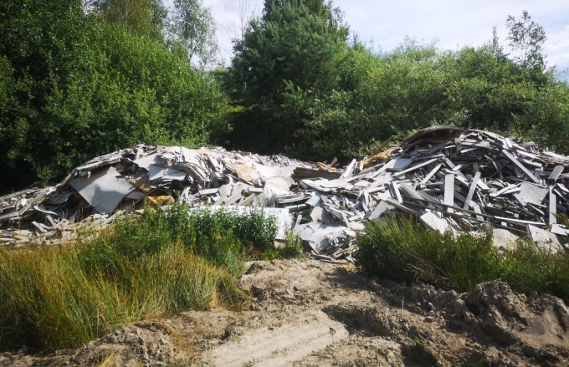 11/11 Dogaszanie pożaru składowiska opon