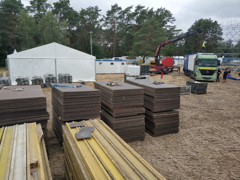 3/5 Budowa dużej sceny Pol'and'Rock Festival