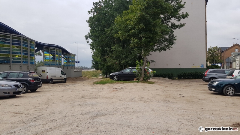 2/6 Dziki parking przy stacji Gorzów Wschodni