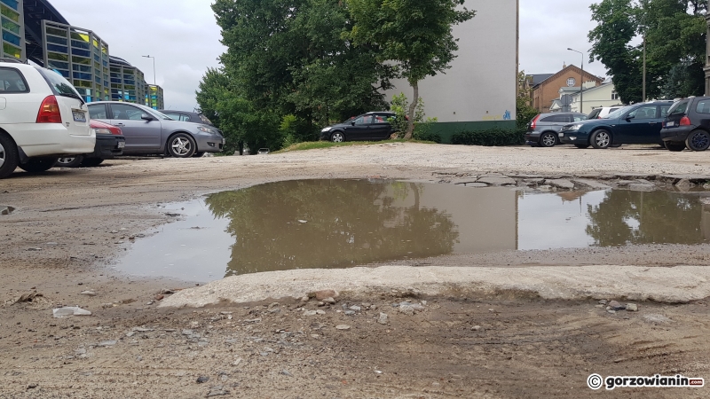 6/6 Dziki parking przy stacji Gorzów Wschodni