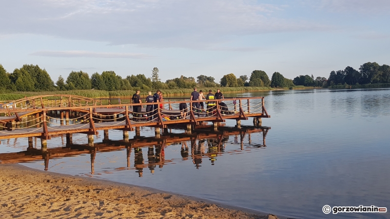 5/5 Mężczyzna utonął nad jeziorem w Karninie