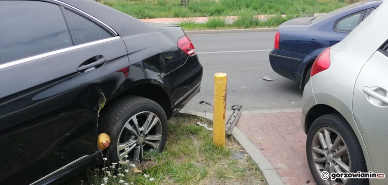 3/6 Rozbite auta na Dekerta